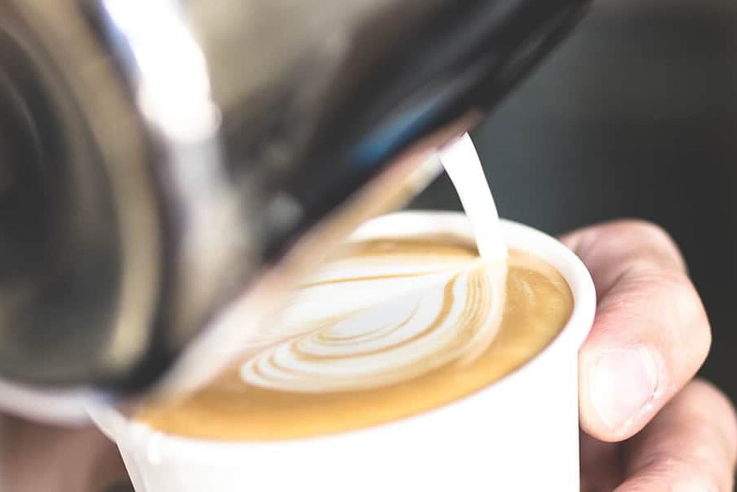 Come montare il latte a casa
