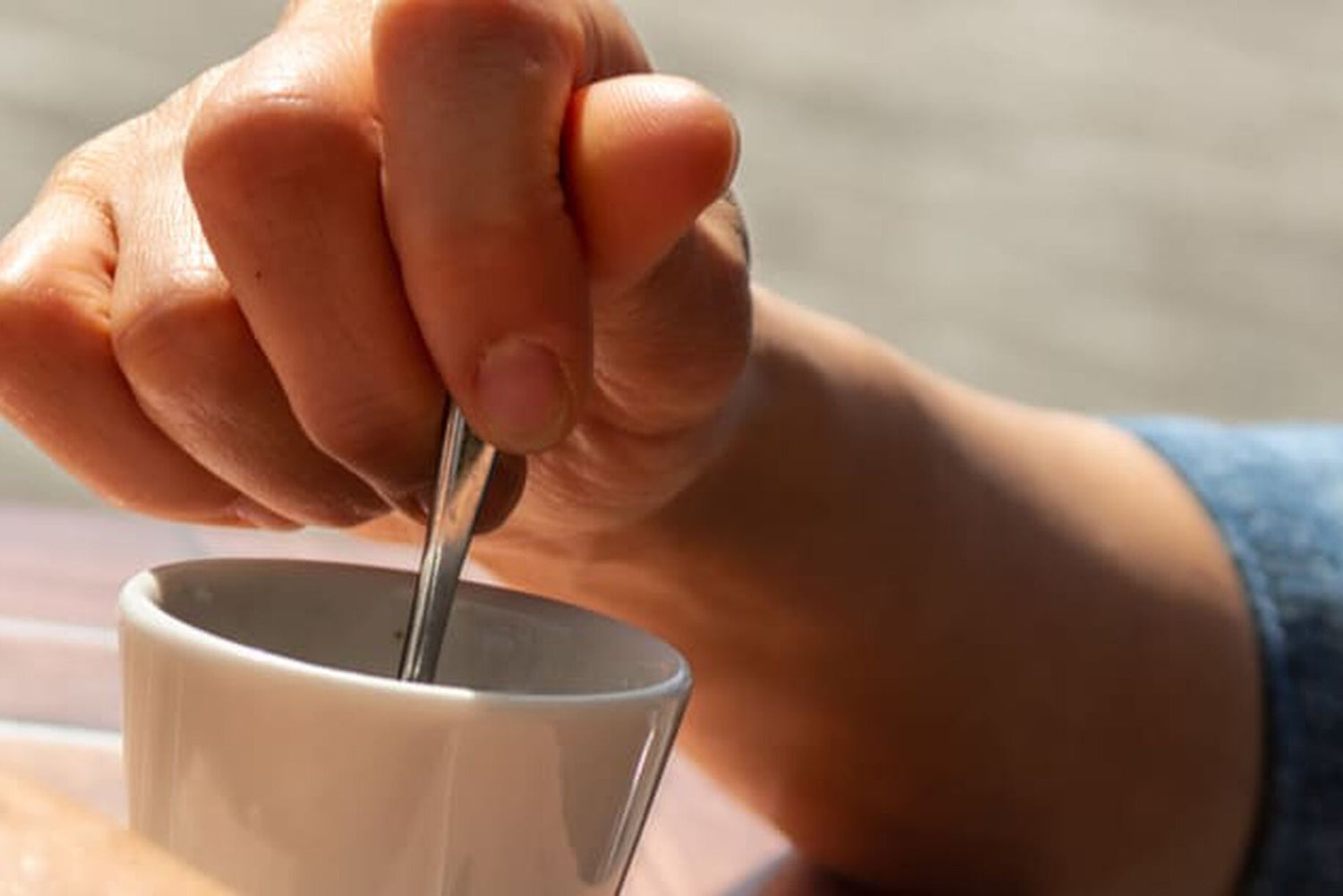 Mescolare il caffè. Perché è importante?