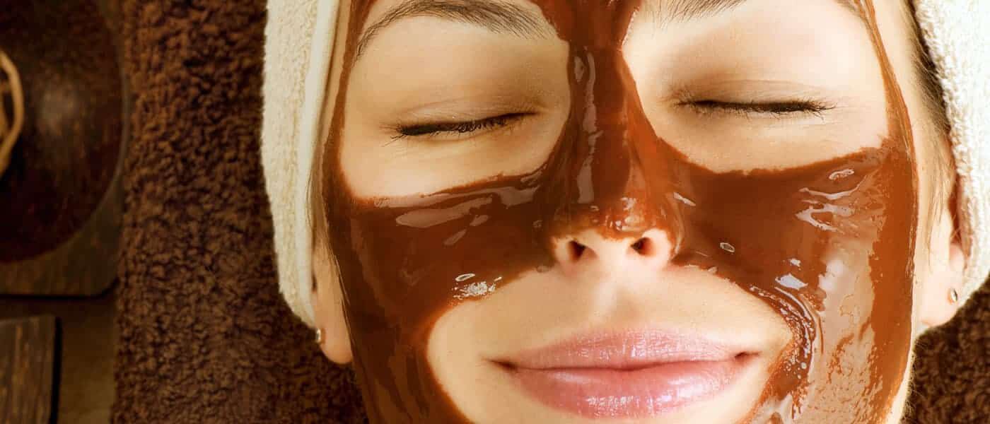 Maschera viso al caffè purificante