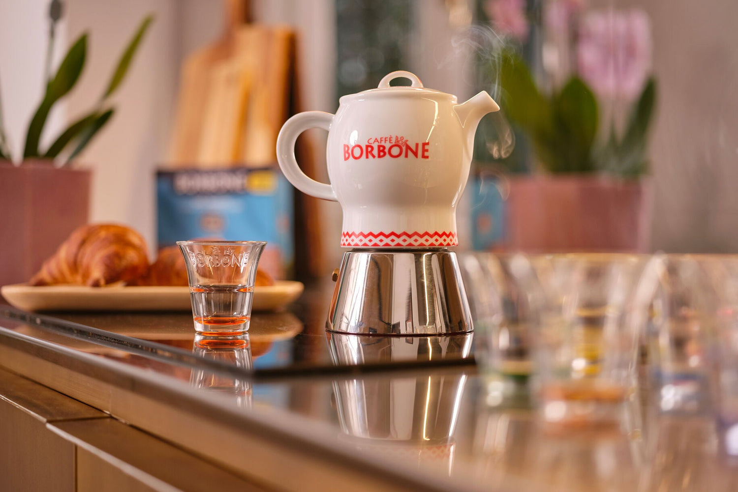 Perché il caffè non sale? Come pulire la moka intasata